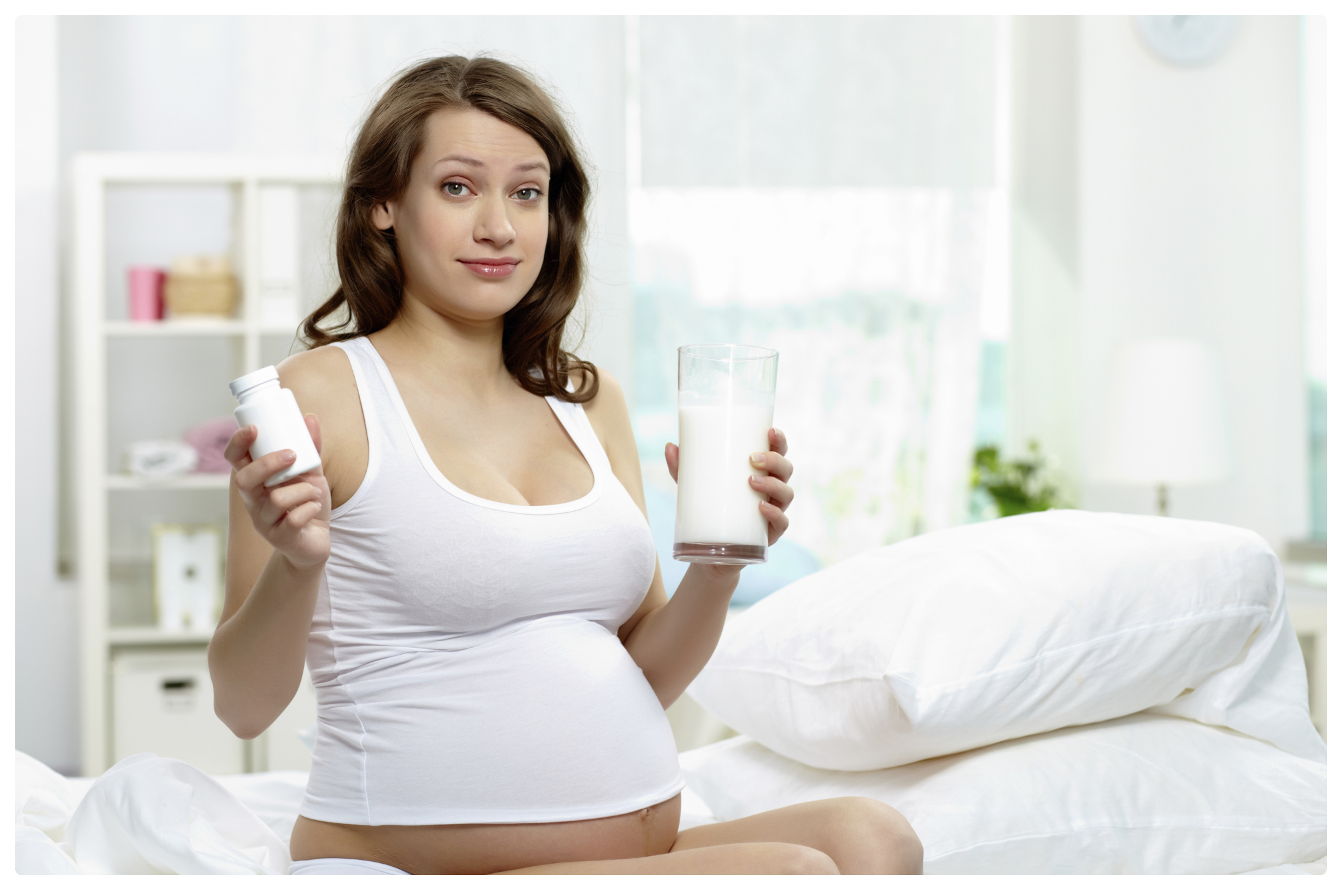 Пить молоко при изжоге. Беременные женщины. Кальций для беременных. Беременные женщины и лекарства.